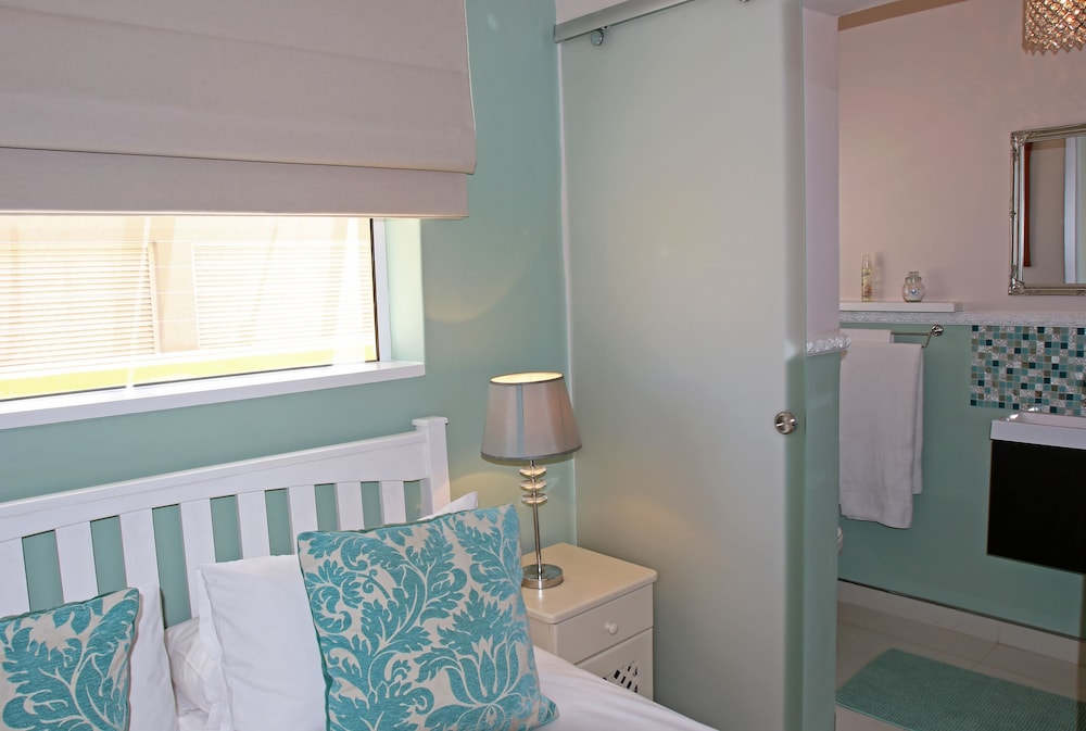 Dolphin Inn Guest House 5/74