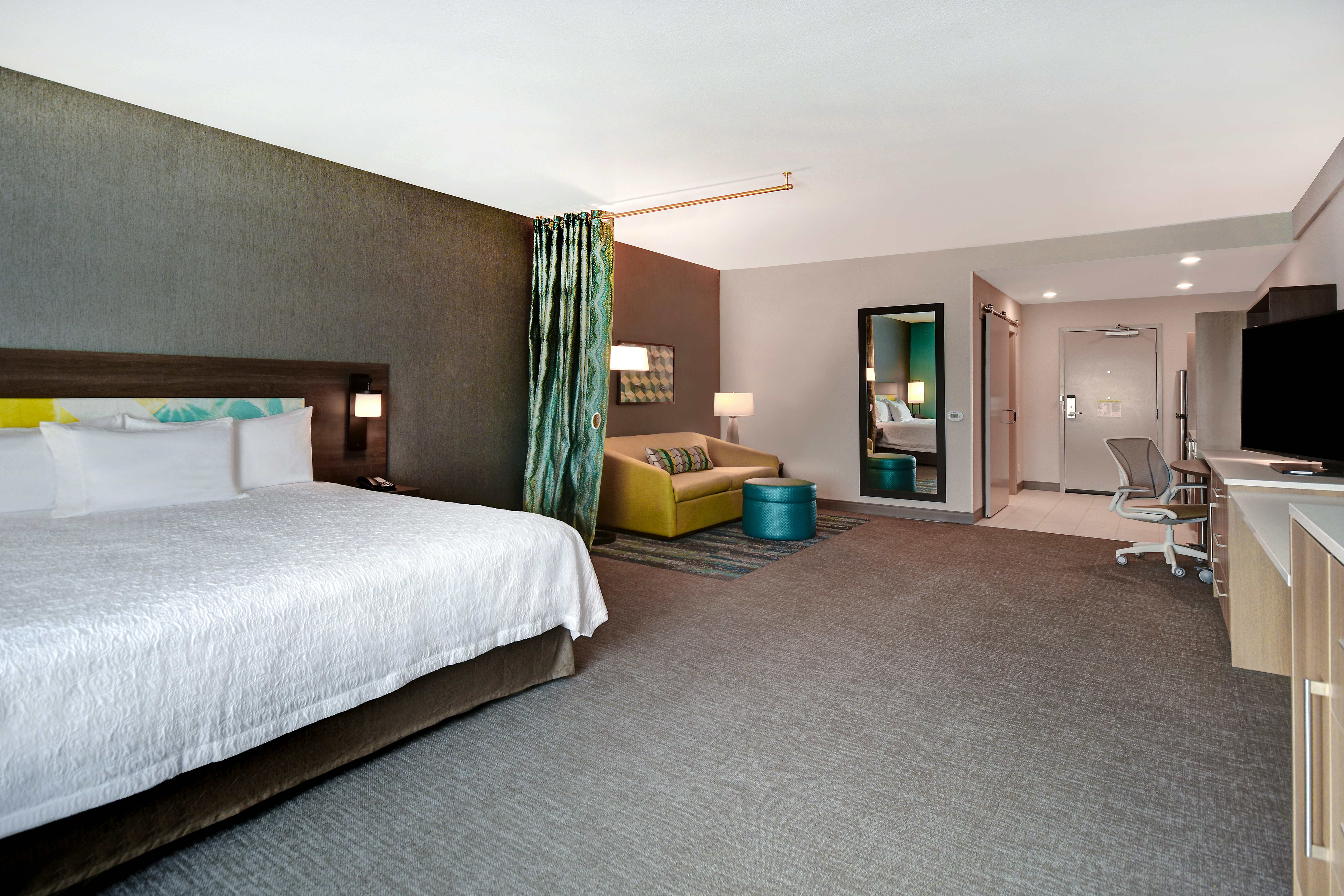 STUDIO, SUITE, KING BED
