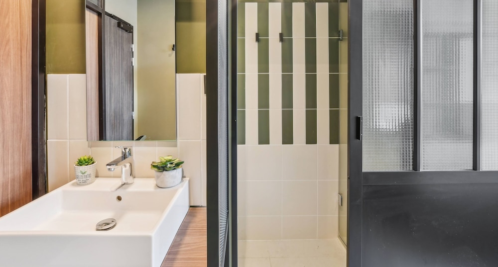 JOST Hotel Montpellier Centre St Roch 55/58