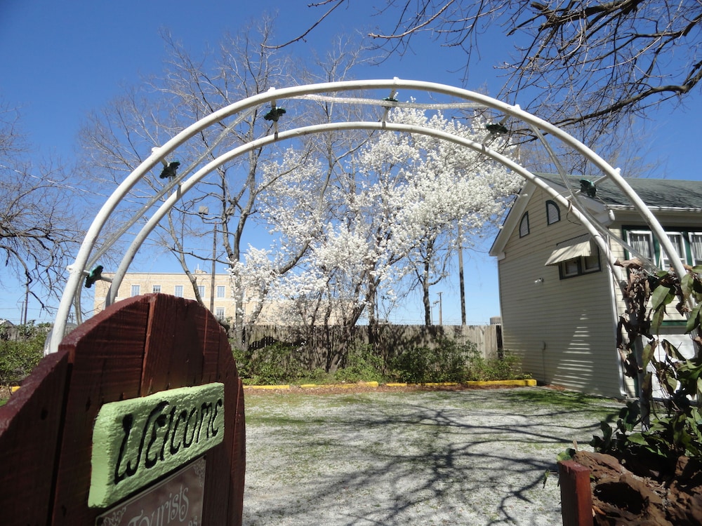 Woldert-Spence Manor 24/29