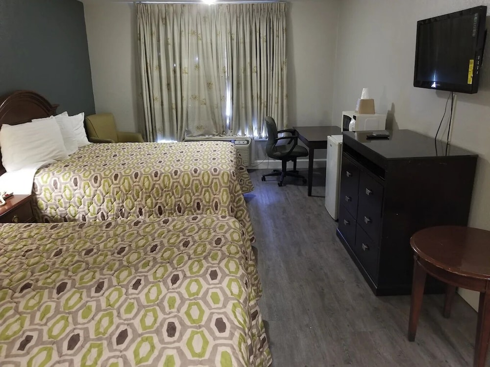 Regency Inn & Suites Houston East I 10 36/52