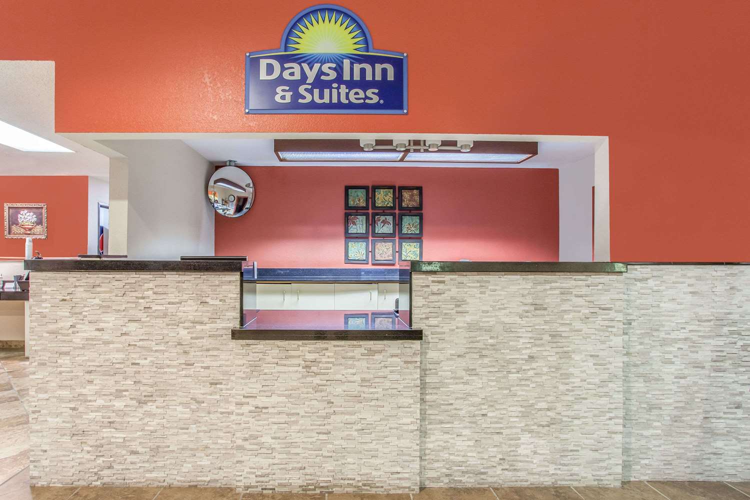 Days Inn & Suites by Wyndham Mt Pleasant 1/16