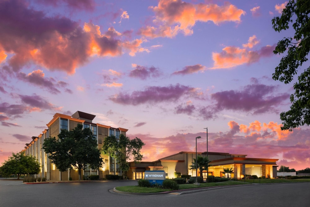 Wyndham Sacramento 2/72
