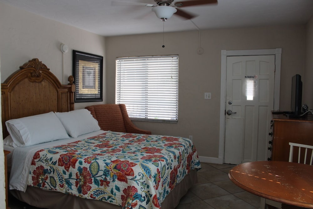 Lorelei Resort Motel 20/69