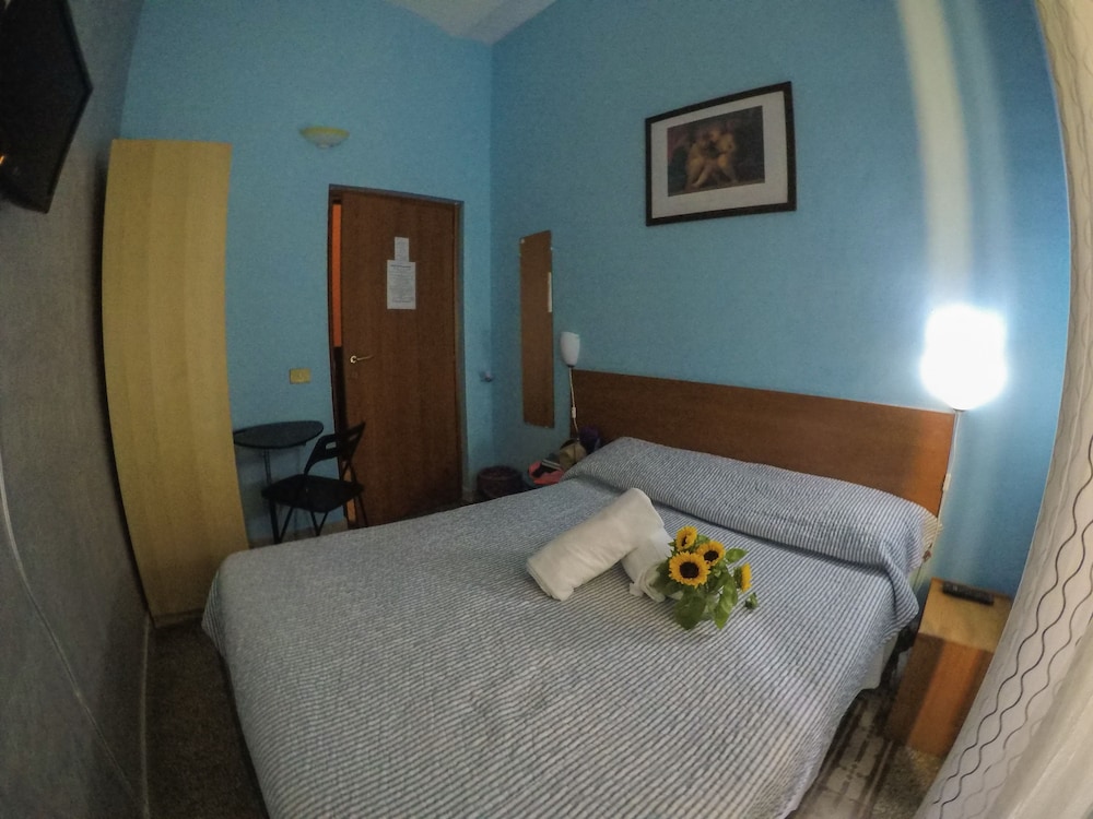 Roman Holidays Hostel 6/50