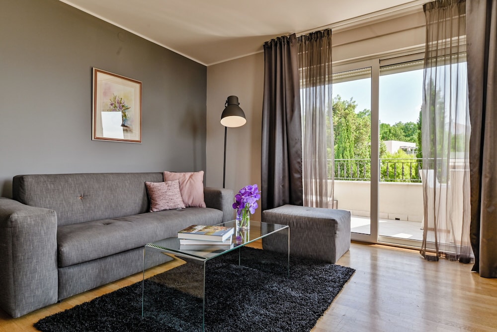 Hotel Laurus 57/82