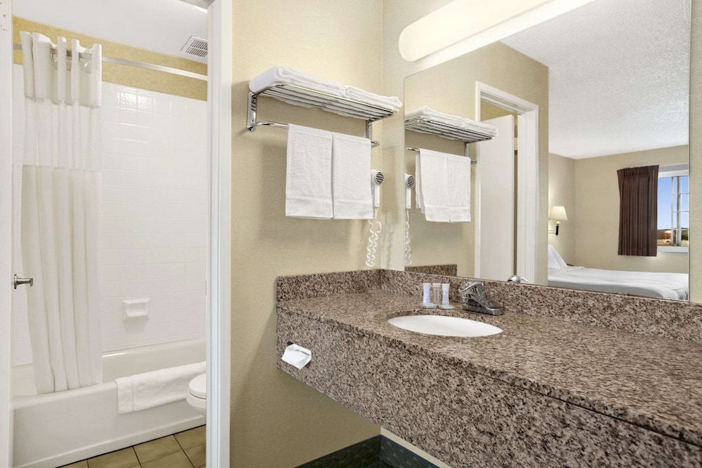 Travelodge By Wyndham San Francisco Bay 7/16