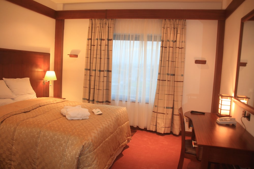 HOLIDAY INN ACCRA AIRPORT 27/60