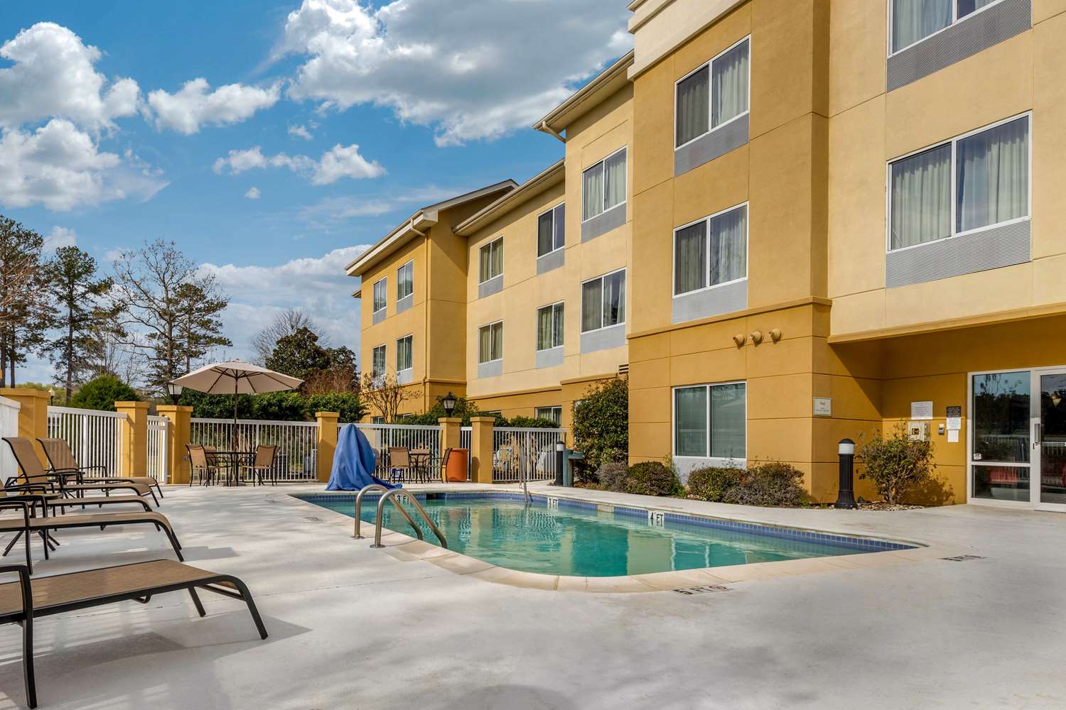 Comfort Inn & Suites Camden, SC 4/24