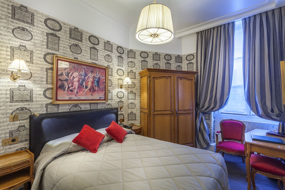 Grand Hotel de L Univers Paris Saint Germain 8/52