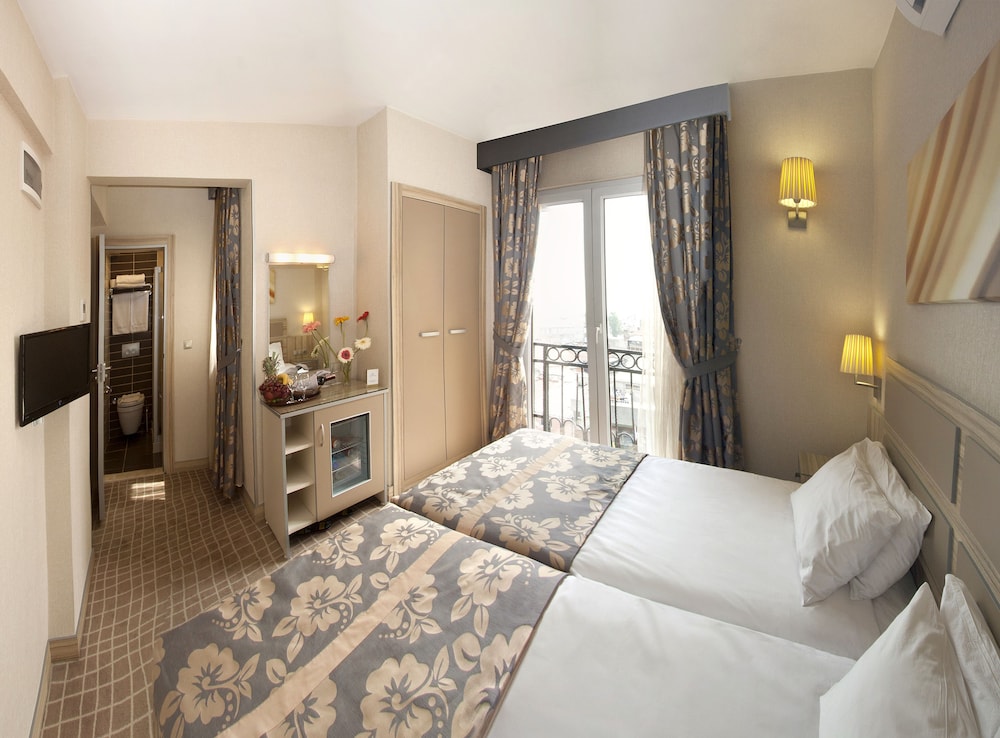 Nanda Hotel 27/63