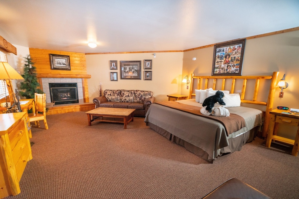 Calamity, Suite, King Bed