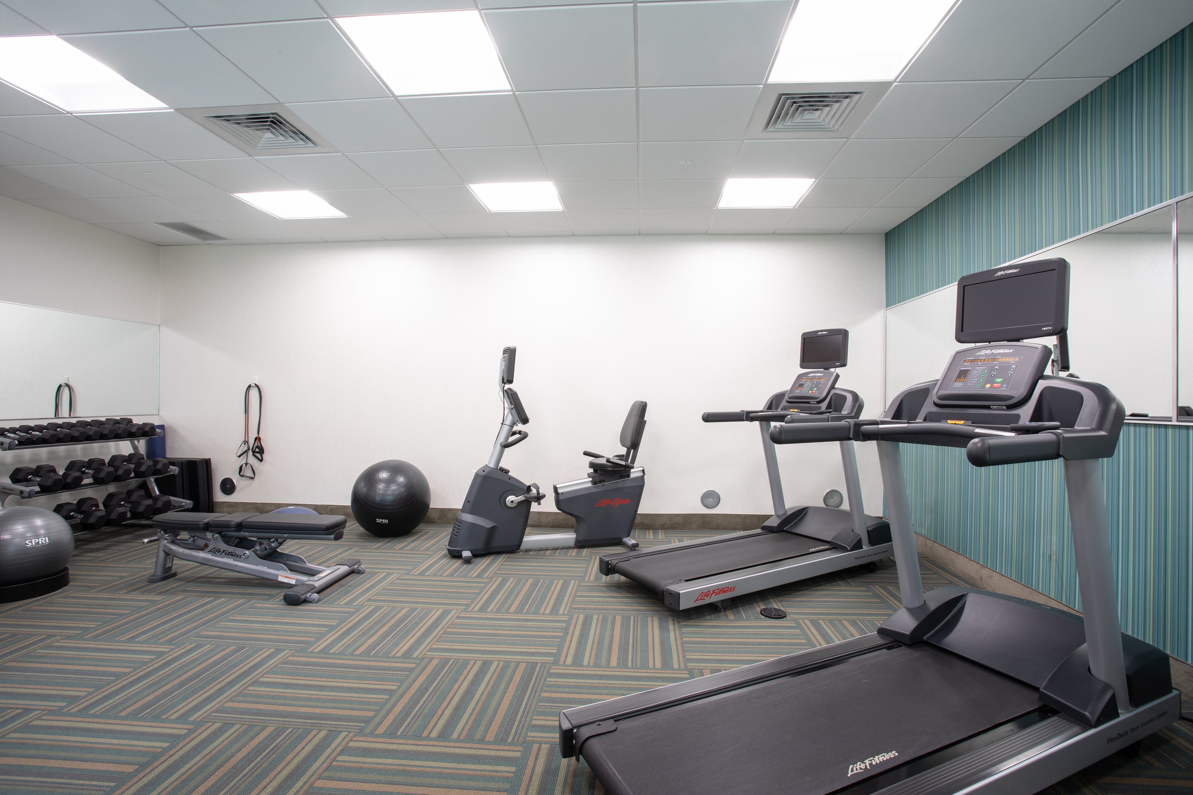 HOLIDAY INN EXPRESS & SUITES STERLING 35/56