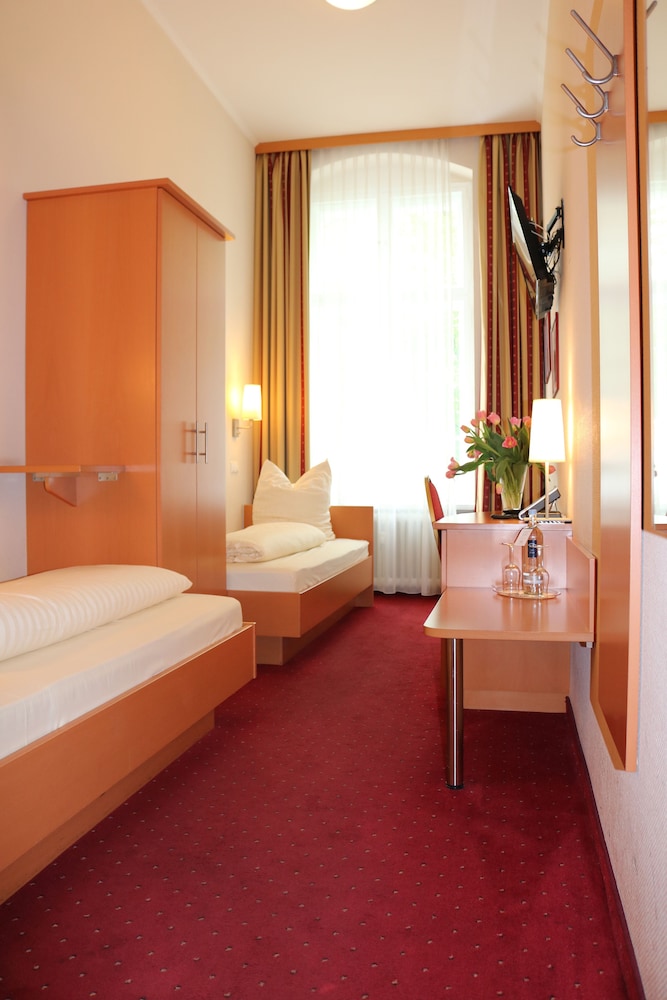Air In Berlin Hotel 42/79