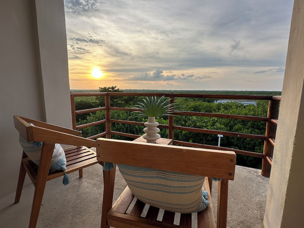 Noah Beach Hotel and Suites 42/55