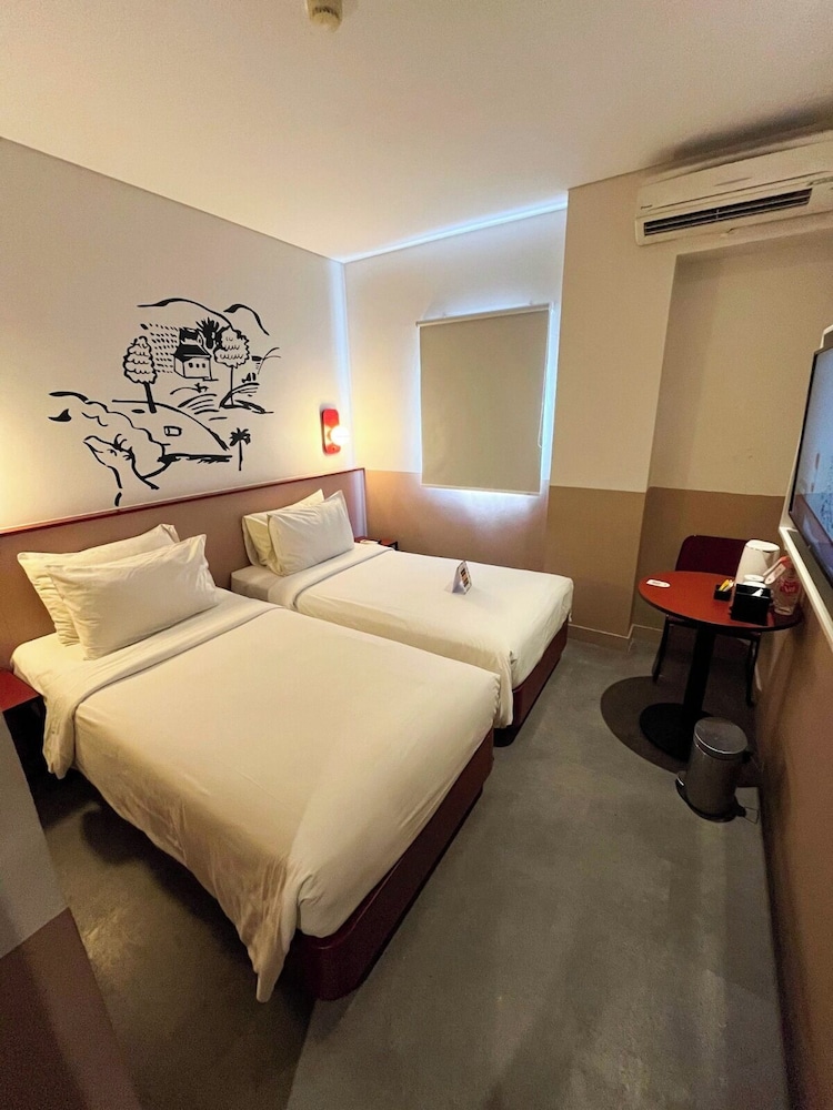 Happy, Twin Beds
