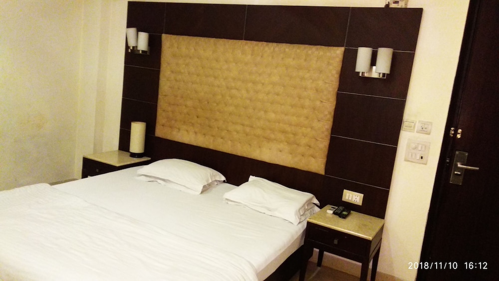Metropolis Guest House 24/50