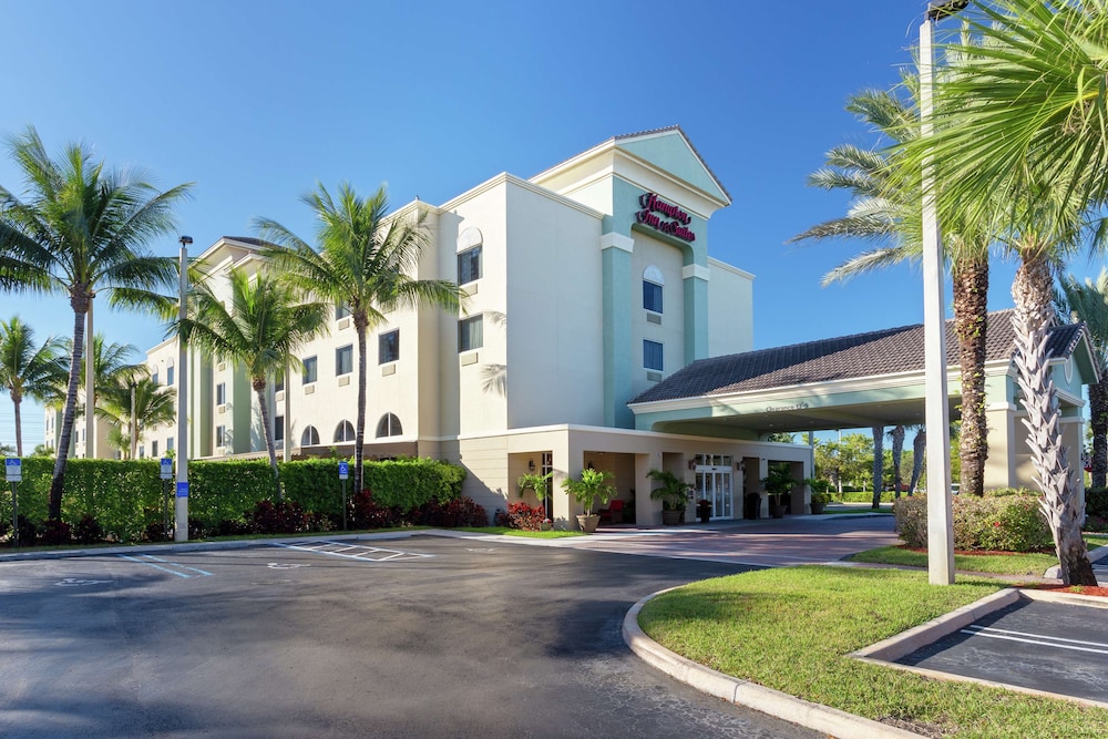 Hampton Inn and Suites Wellington 3/44