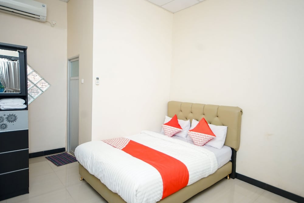 Oyo 247 Wisma Merdeka 12/30