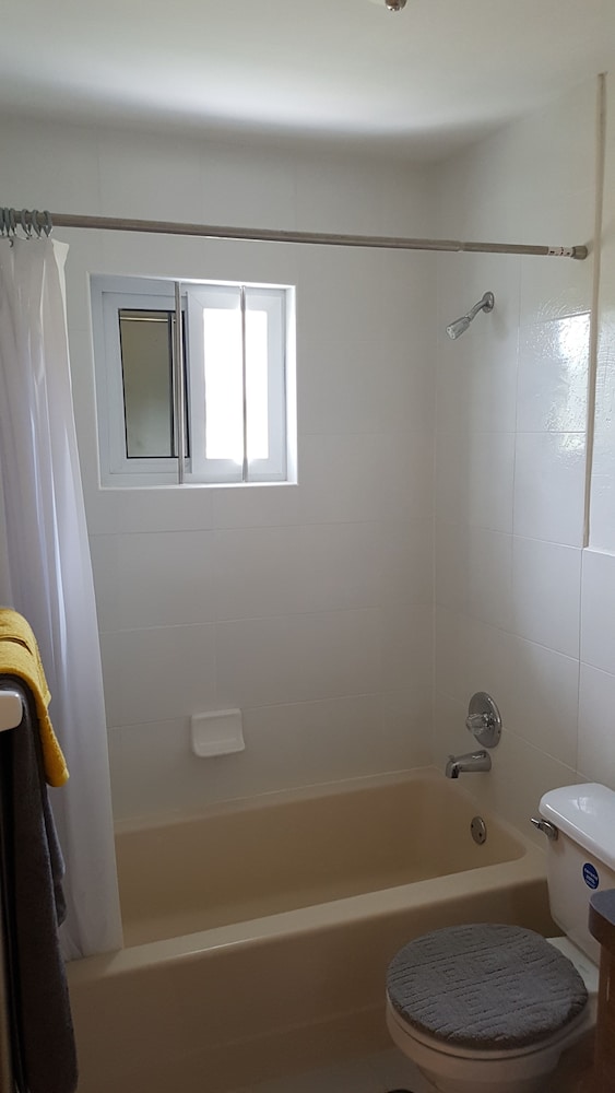 Bahama Breeze Apartments 11/13