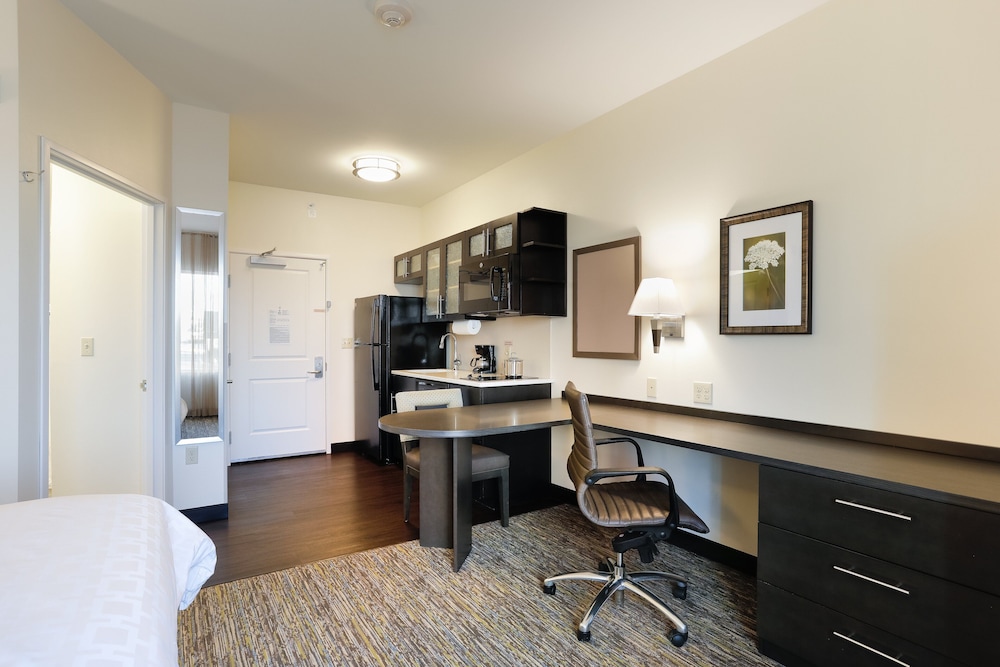 CANDLEWOOD SUITES LENEXA - OVERLAND PARK AREA 57/69