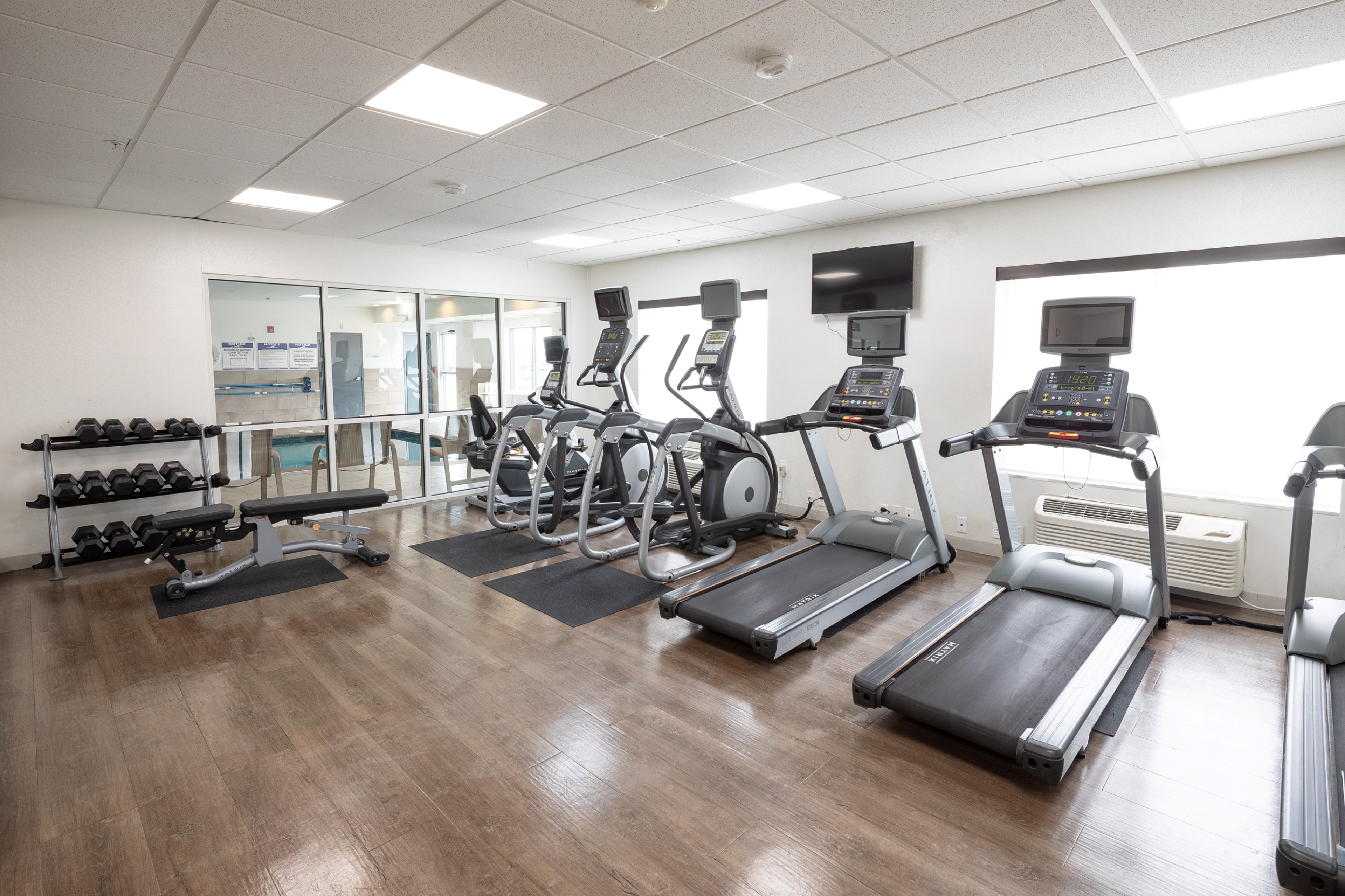 Holiday Inn Express and Suites Chicago West St Charles an IHG Hotel 38/72