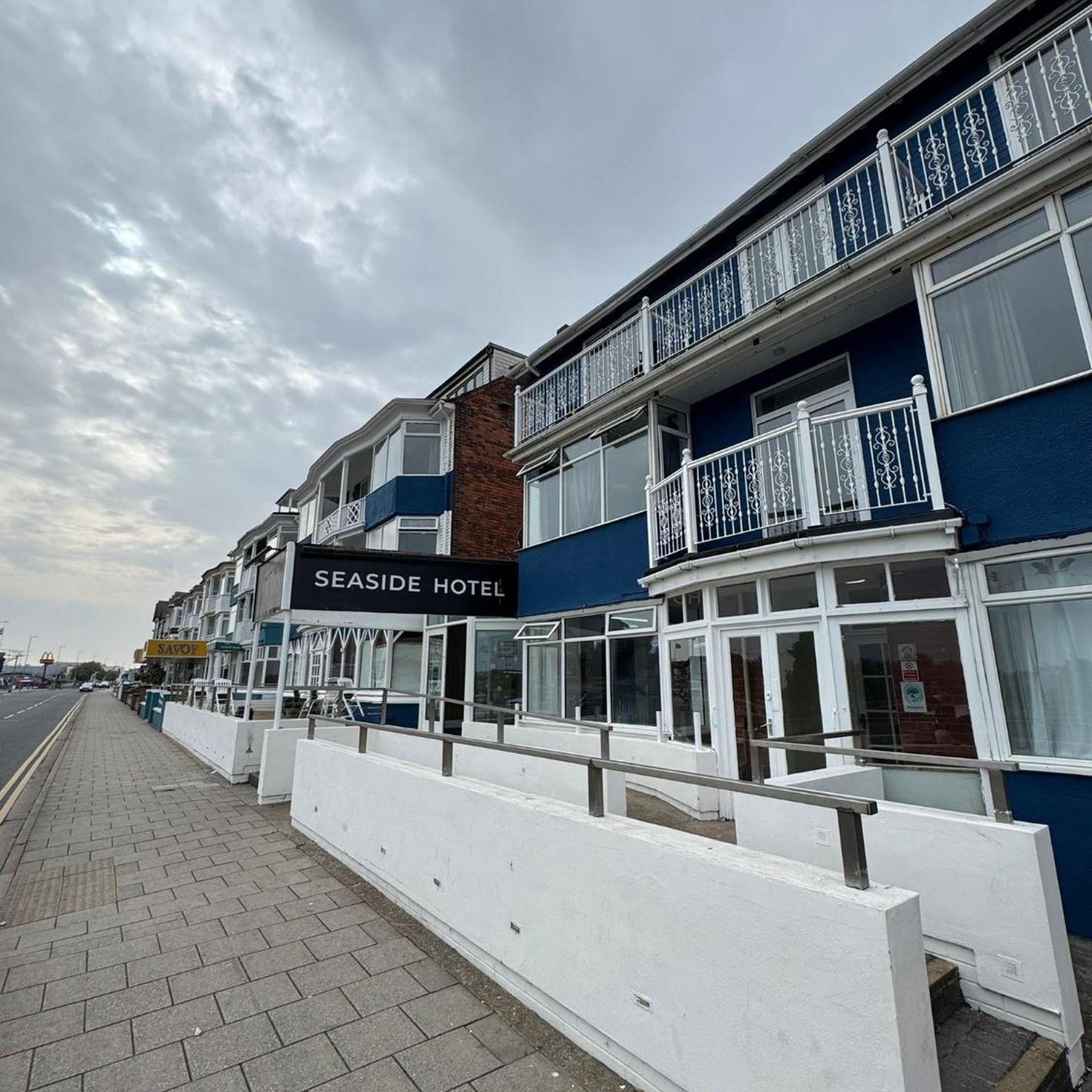 Sea Side Hotel 3/38