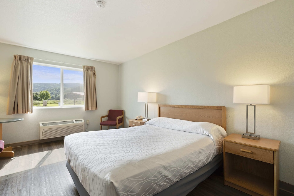 Econo Lodge 21/59