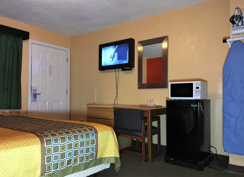 4 Star Motel 24/35
