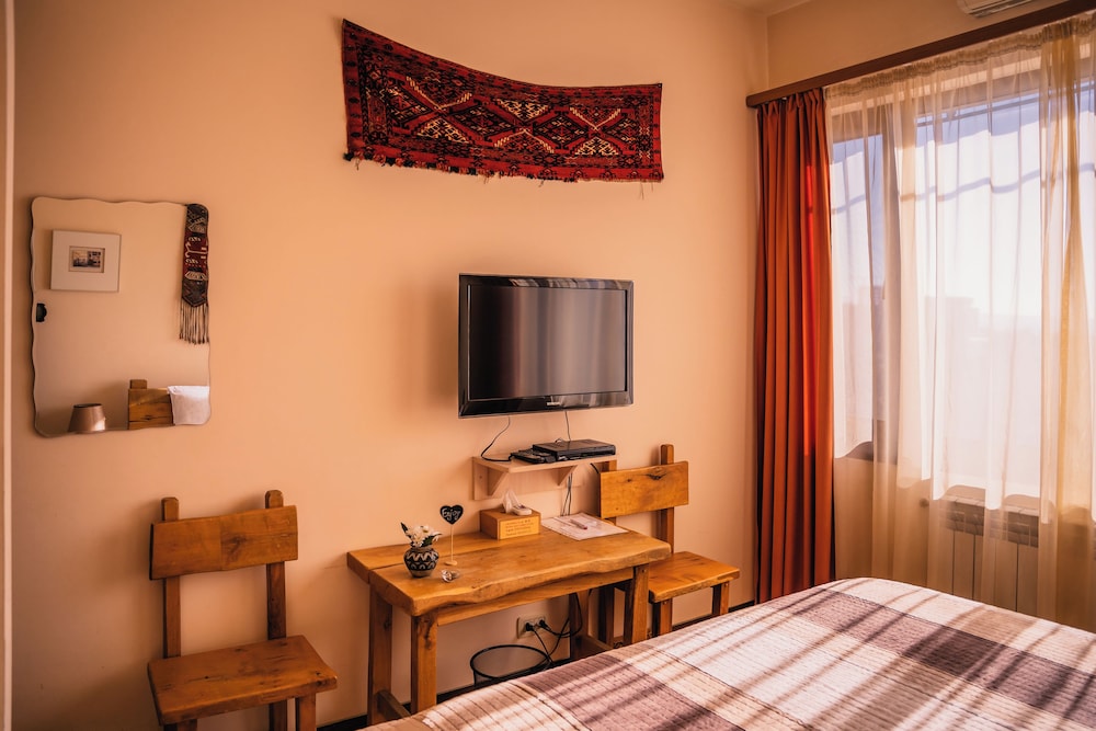 Silk Road Hotel 33/49