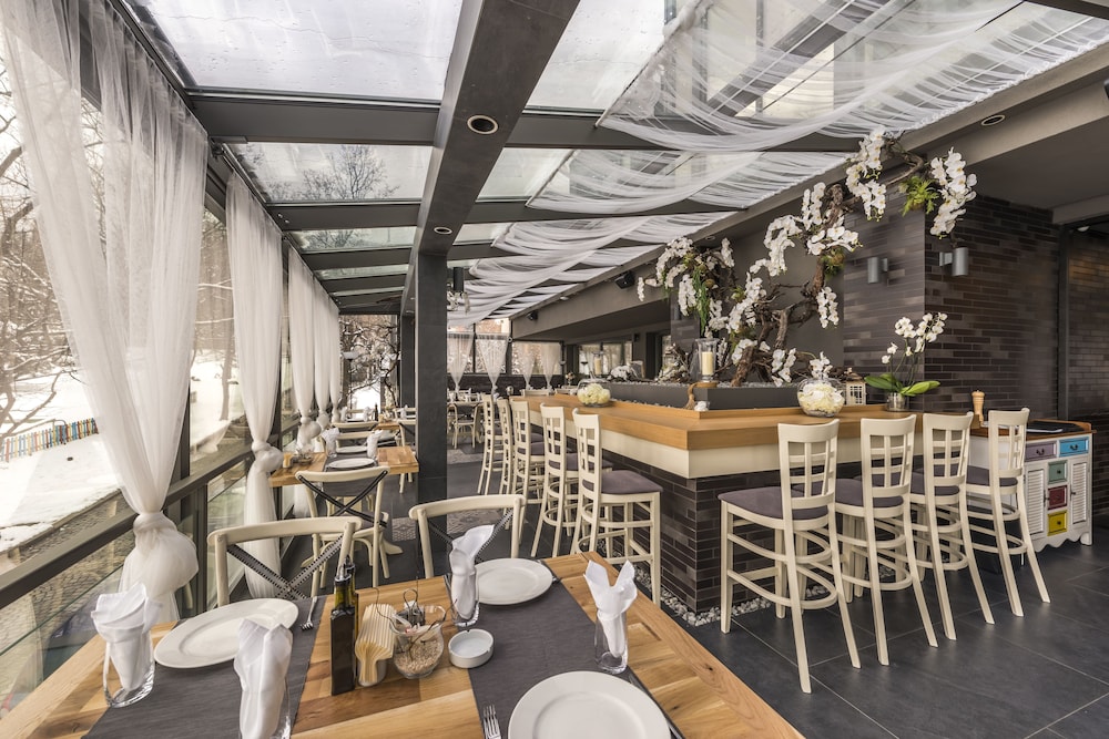 All Seasons Residence Hotel 58/68