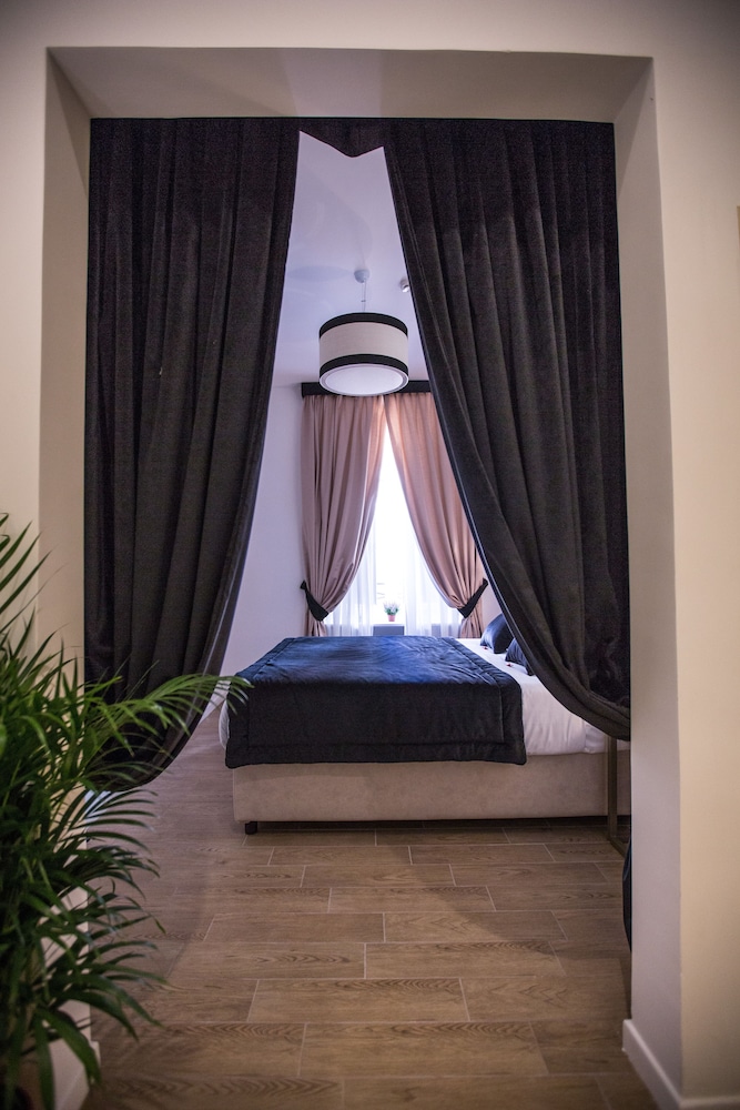 Chic Town Luxury Rooms 42/69