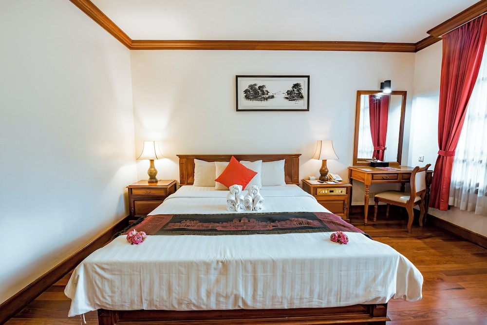 Deluxe, King Bed
