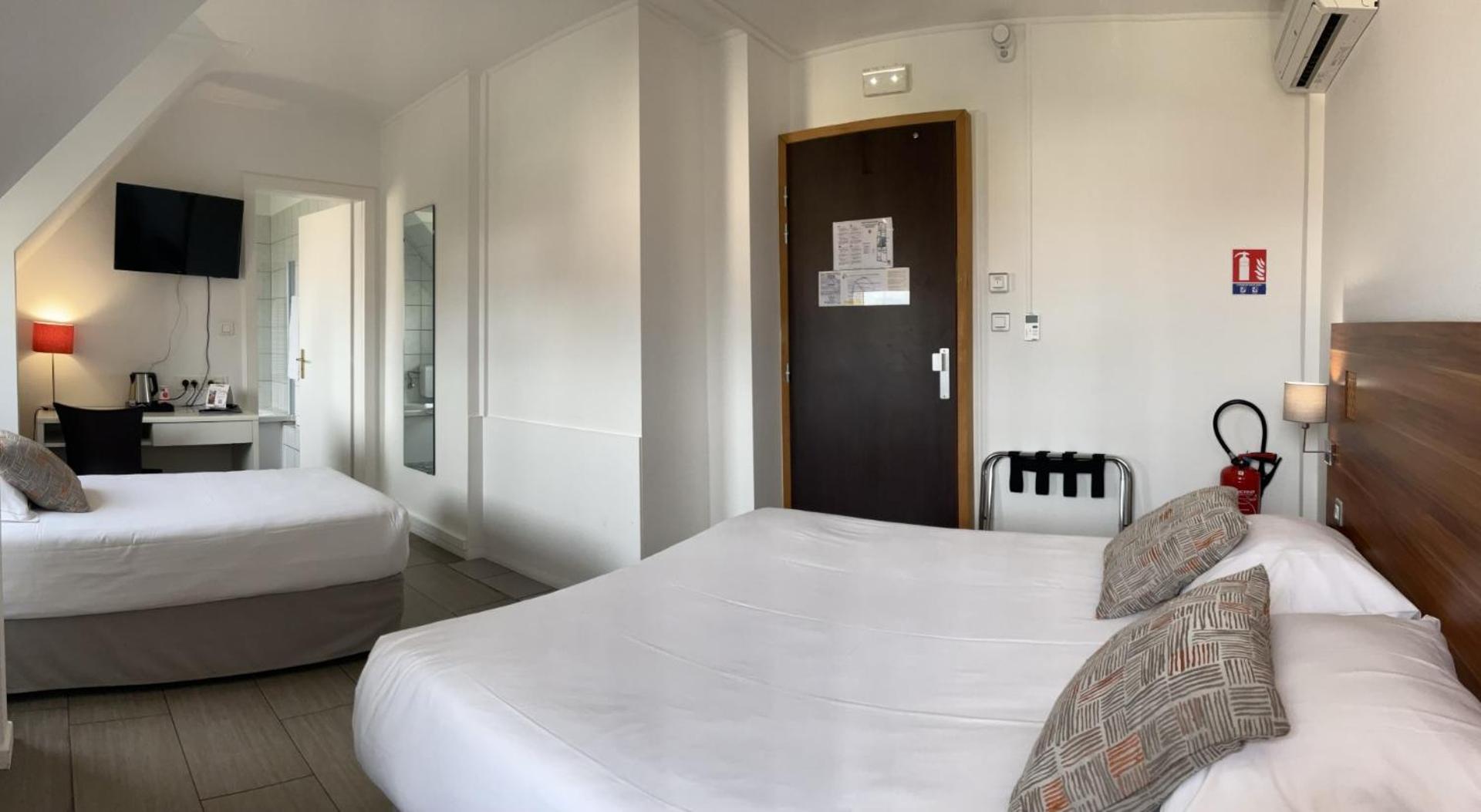 ROOM, TRIPLE