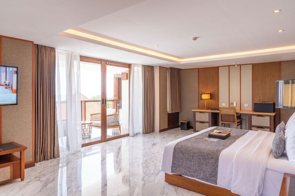 GRAND, SUITE, OCEAN VIEW, JETTED TUB