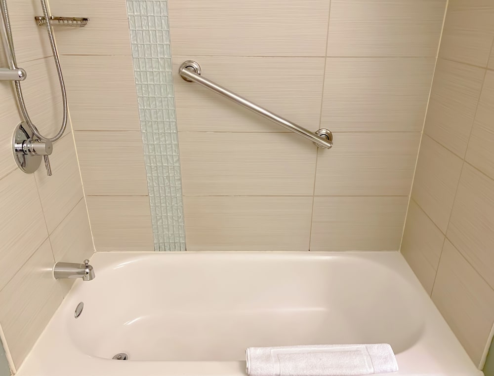 Hyatt Place San Jose/Pinares 64/64