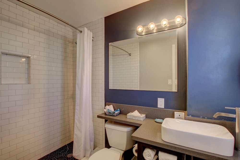 Beach Haven Inn Pacific Beach 32/64