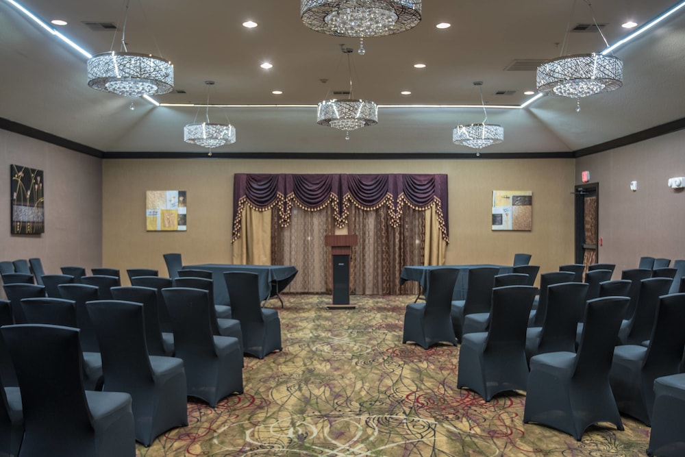 TownePlace Suites Dallas DeSoto 26/27