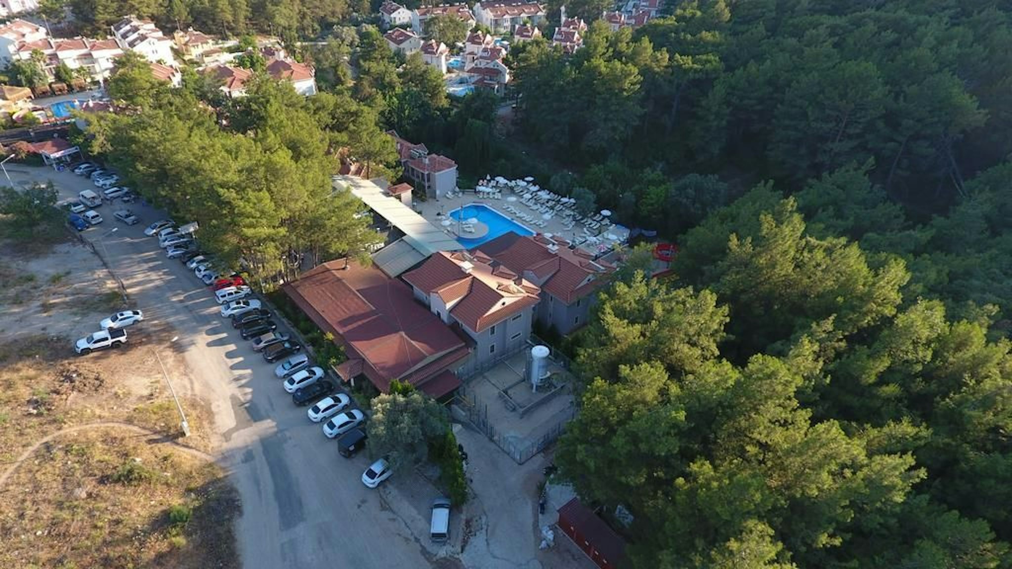 Pine Valley Hotel 19/21