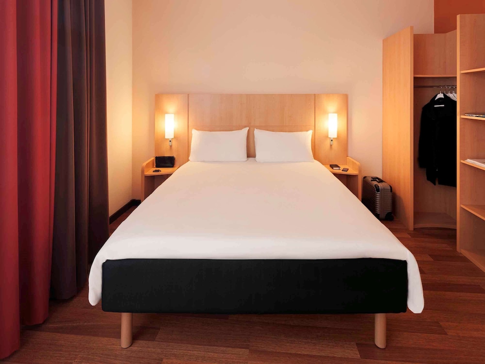 IBIS NUERNBERG ALTSTADT 11/66