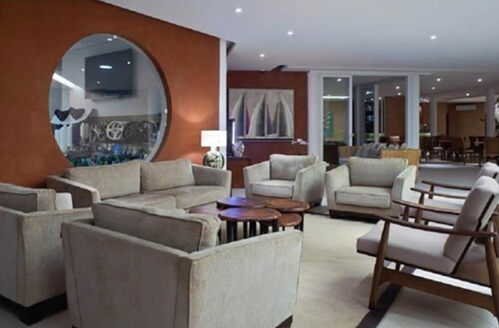 Abayomi Hotel 24/48