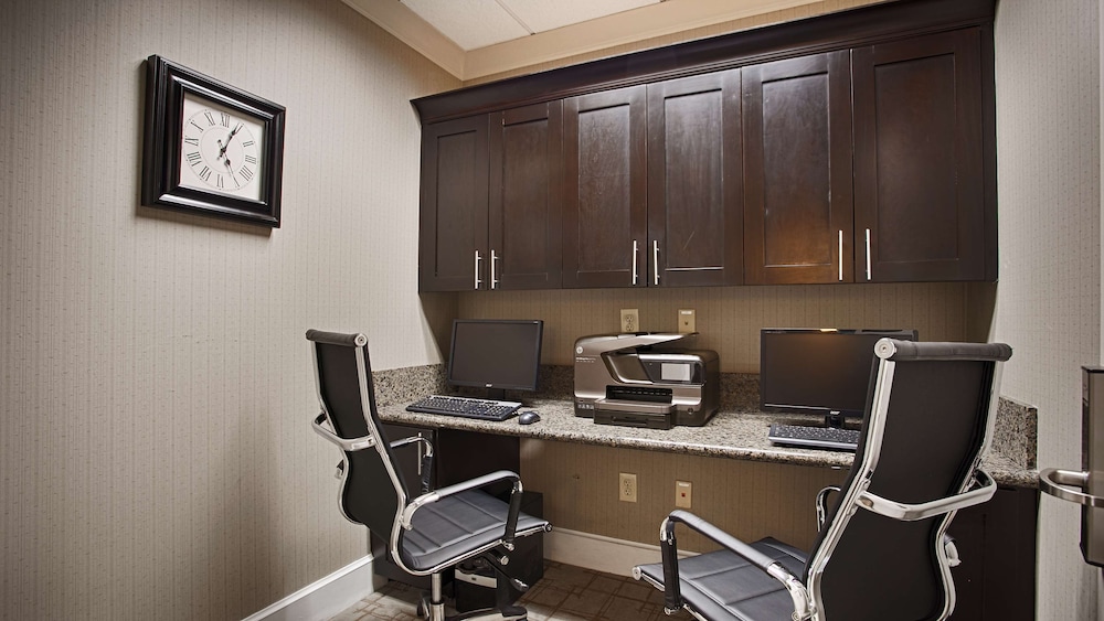 Best Western Plus Texarkana Inn & Suites 27/29