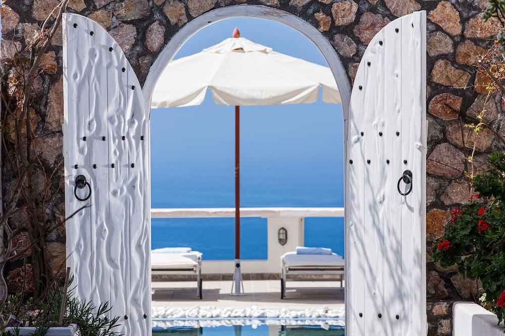 ATHERMI SUITES 23/74