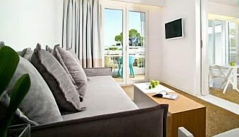 Marathon Beach Resort 55/72
