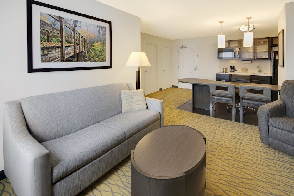 Candlewood Suites Rogers/Bentonville 23/49