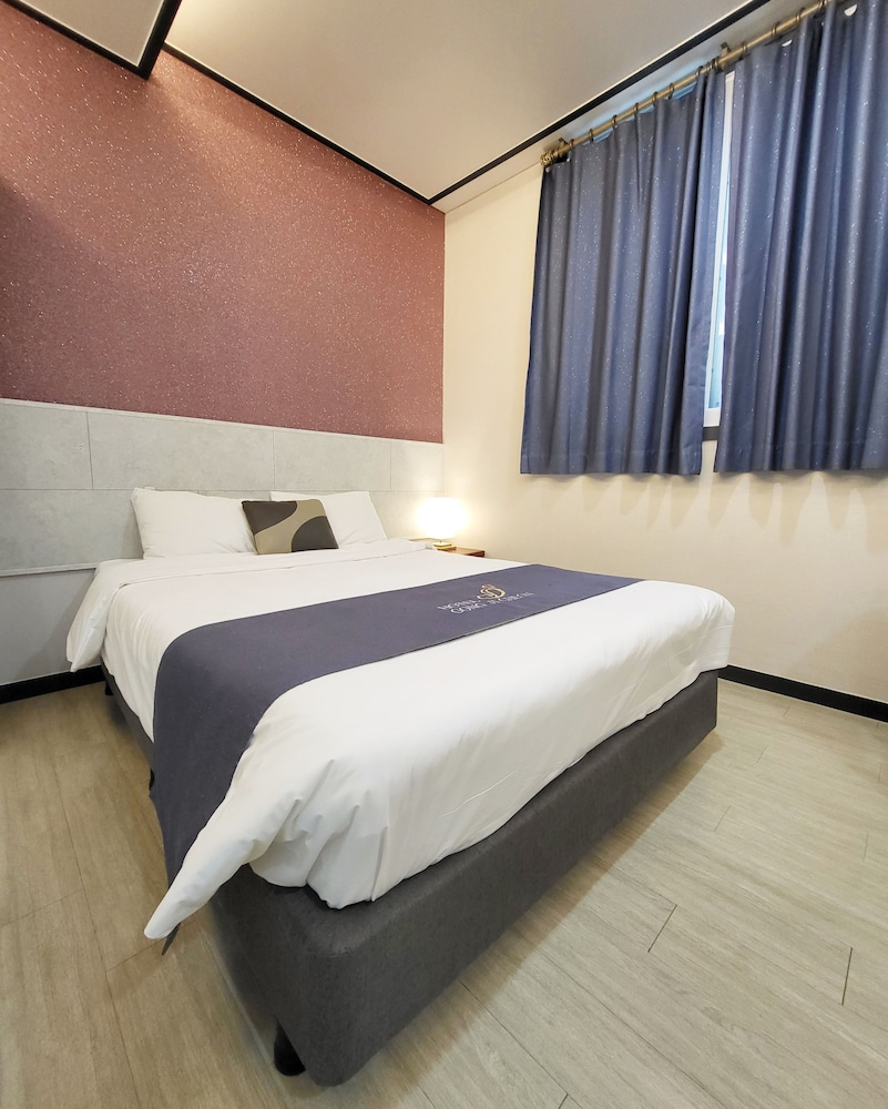 STANDARD, DOUBLE BED