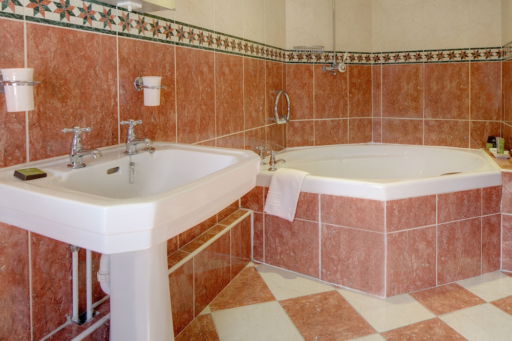 NAILCOTE HALL HOTEL AND GOLF CLUB 26/80