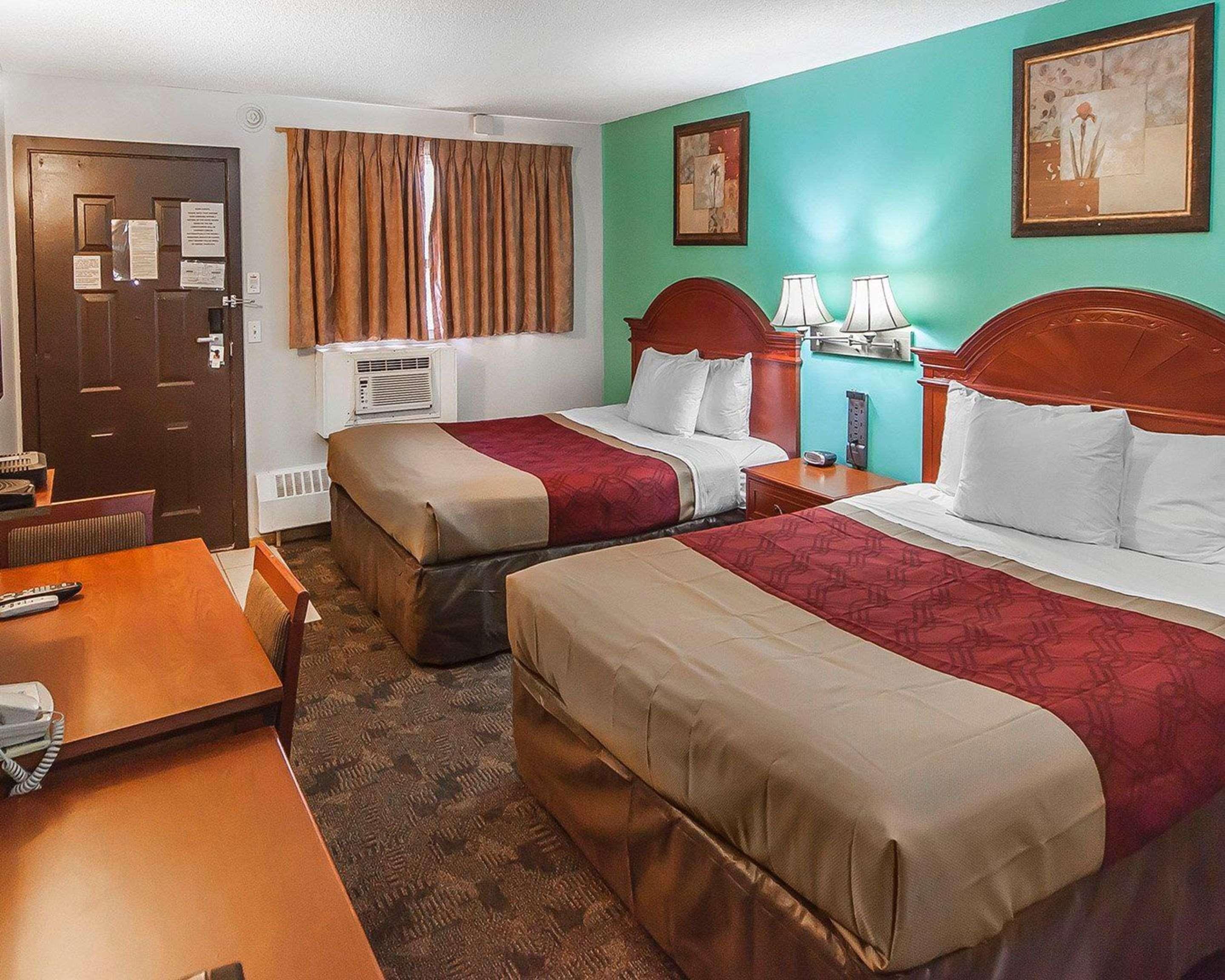 غرفة بسريرين كوين، Econo Lodge Inn & Suites Drumheller 2/2