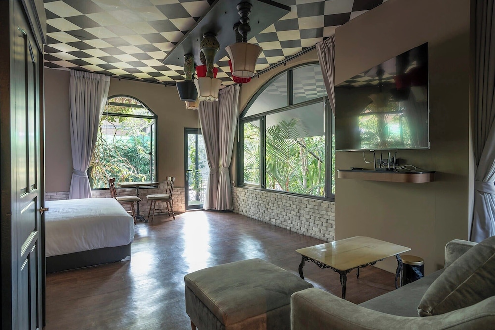 Bangkok Oasis Hotel 30/50