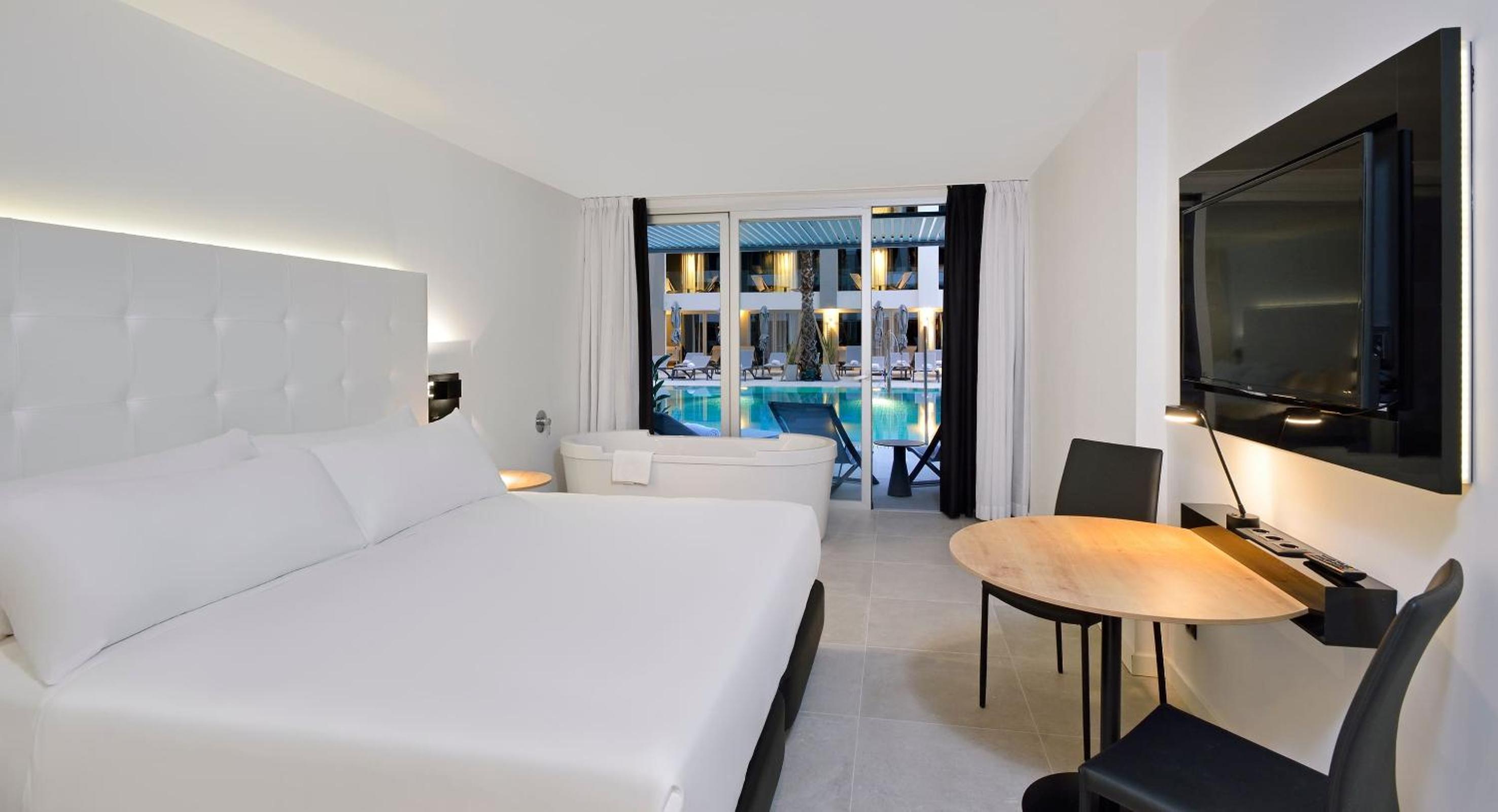 Swim Up, Innside, Premium, Queen Bed